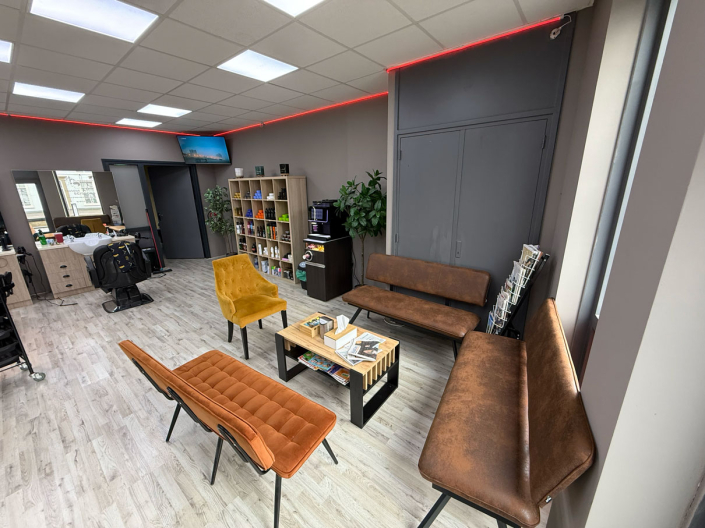 Wachtruimte van Scissors Kapsalon