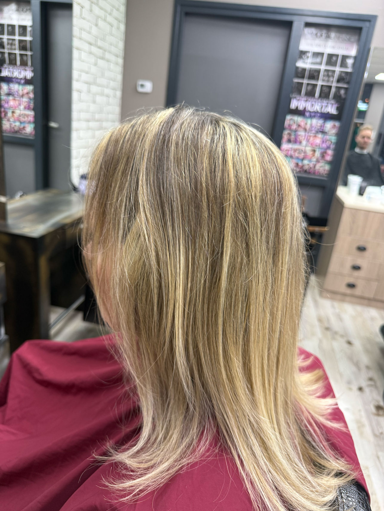 Lang blond haar na een behandeling
