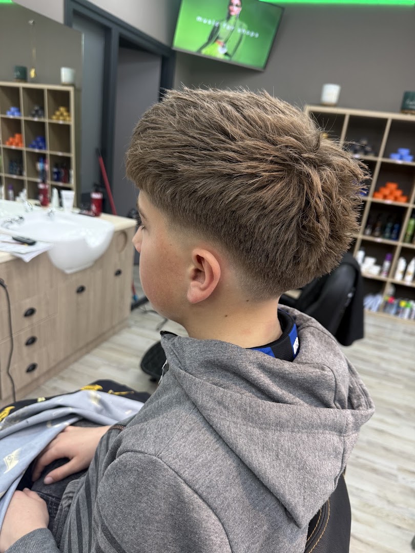 Moderne inrichting van Scissors Kapsalon